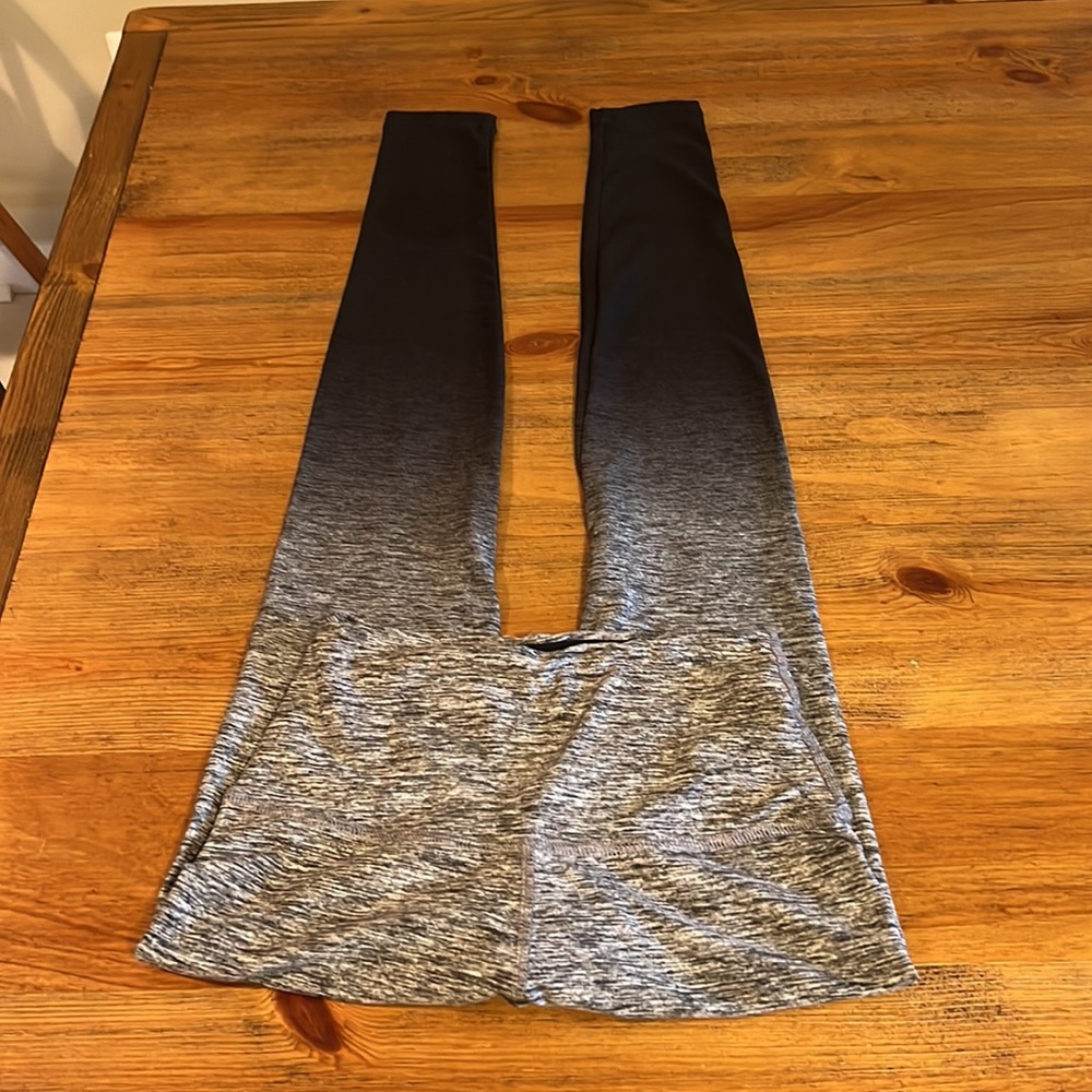 Beyond Yoga Ombré Gray Black Brushed leggings Sz XS Stretch